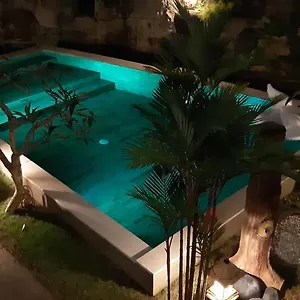 devata-giri-home-stay.hotelsseminyak.net/